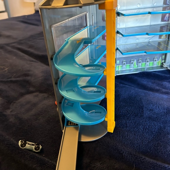 Micro machines parking garage and cars - Picture 4 of 9